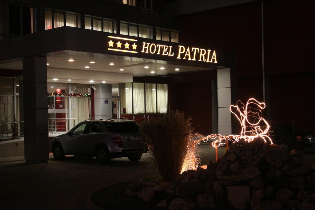 سوبوتيتْسا Hotel Patria المظهر الخارجي الصورة